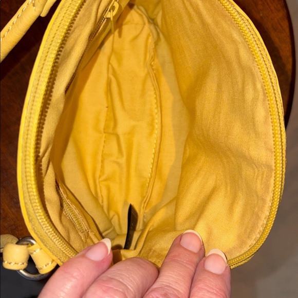 Fossil Crossbody Bag genuine leather
Yellow/mustard color front lock detail NWOT - Picture 16 of 17